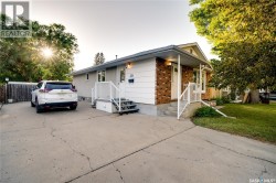 1304 Queen CRESCENT Moose Jaw, SK S6H 3G4
