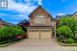 211 FRANK ENDEAN ROAD Richmond Hill, ON L4S 2C6
