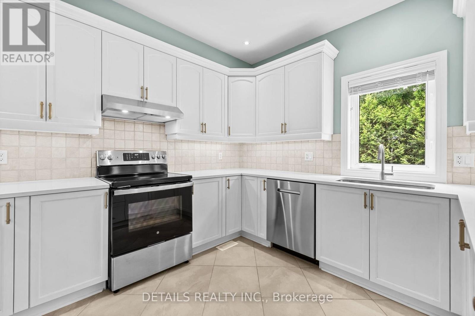 30 Cedar Valley Drive, Ottawa, ON