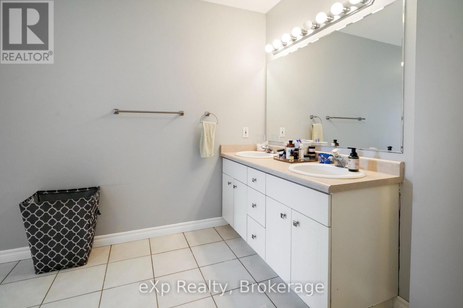 29 Maple Street, Mapleton, ON