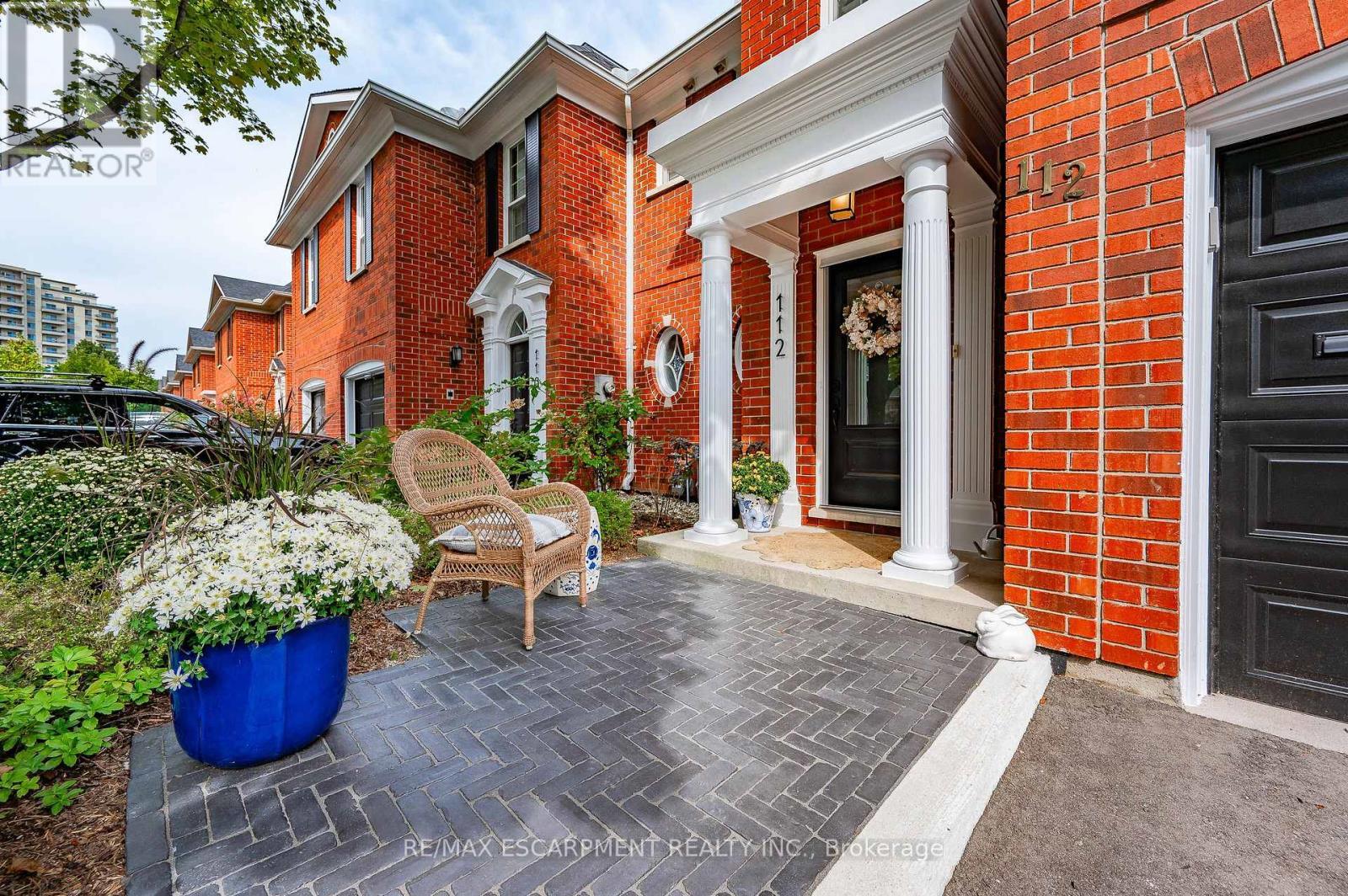 New Patio - 112 Fairwood Place W, Burlington, ON