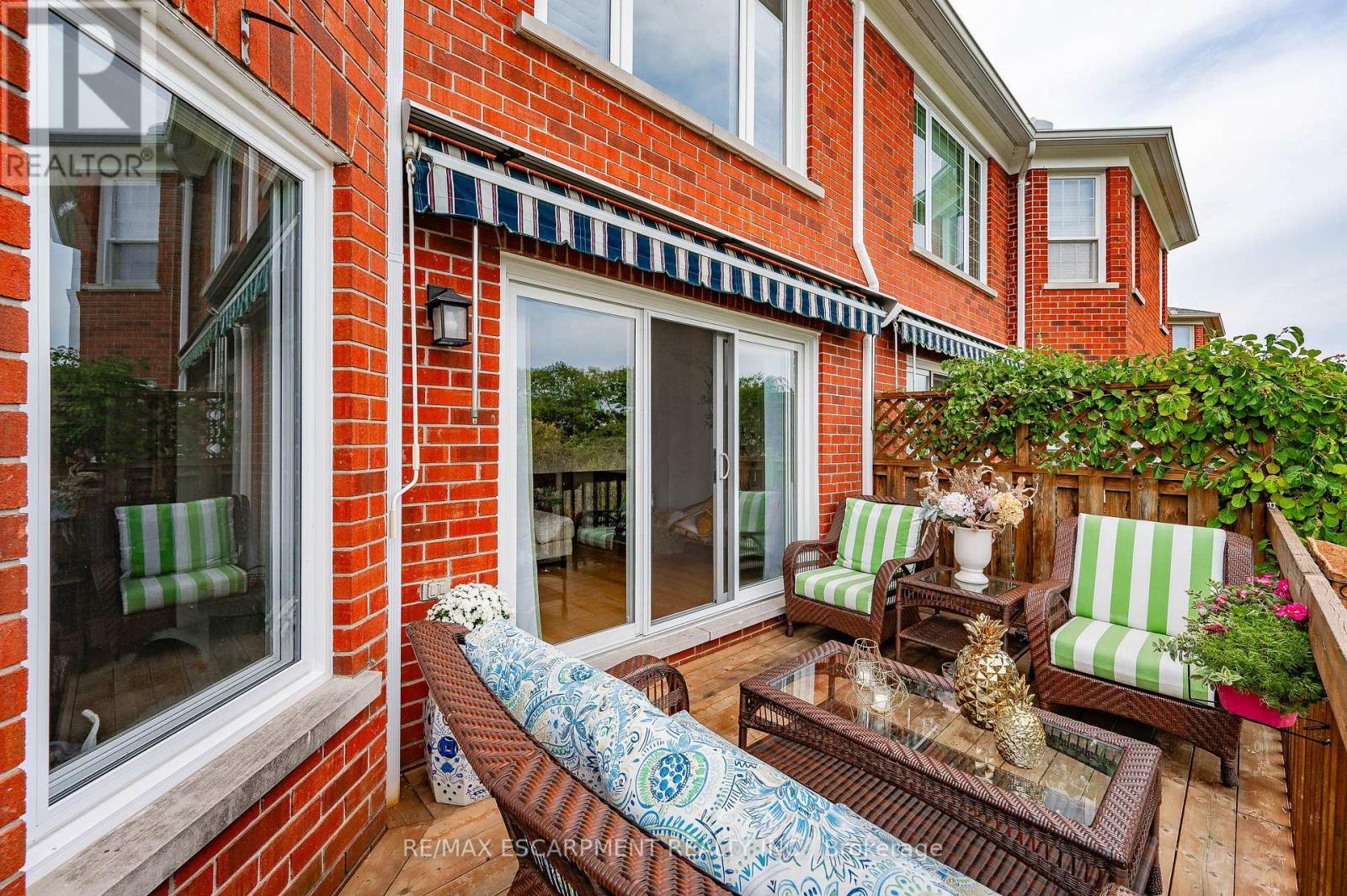 112 Fairwood Place W, Burlington, ON