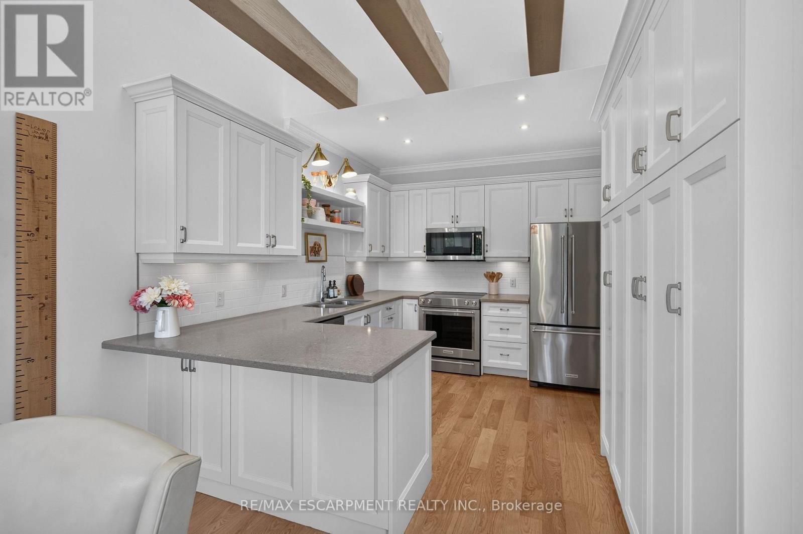 112 Fairwood Place W, Burlington, ON