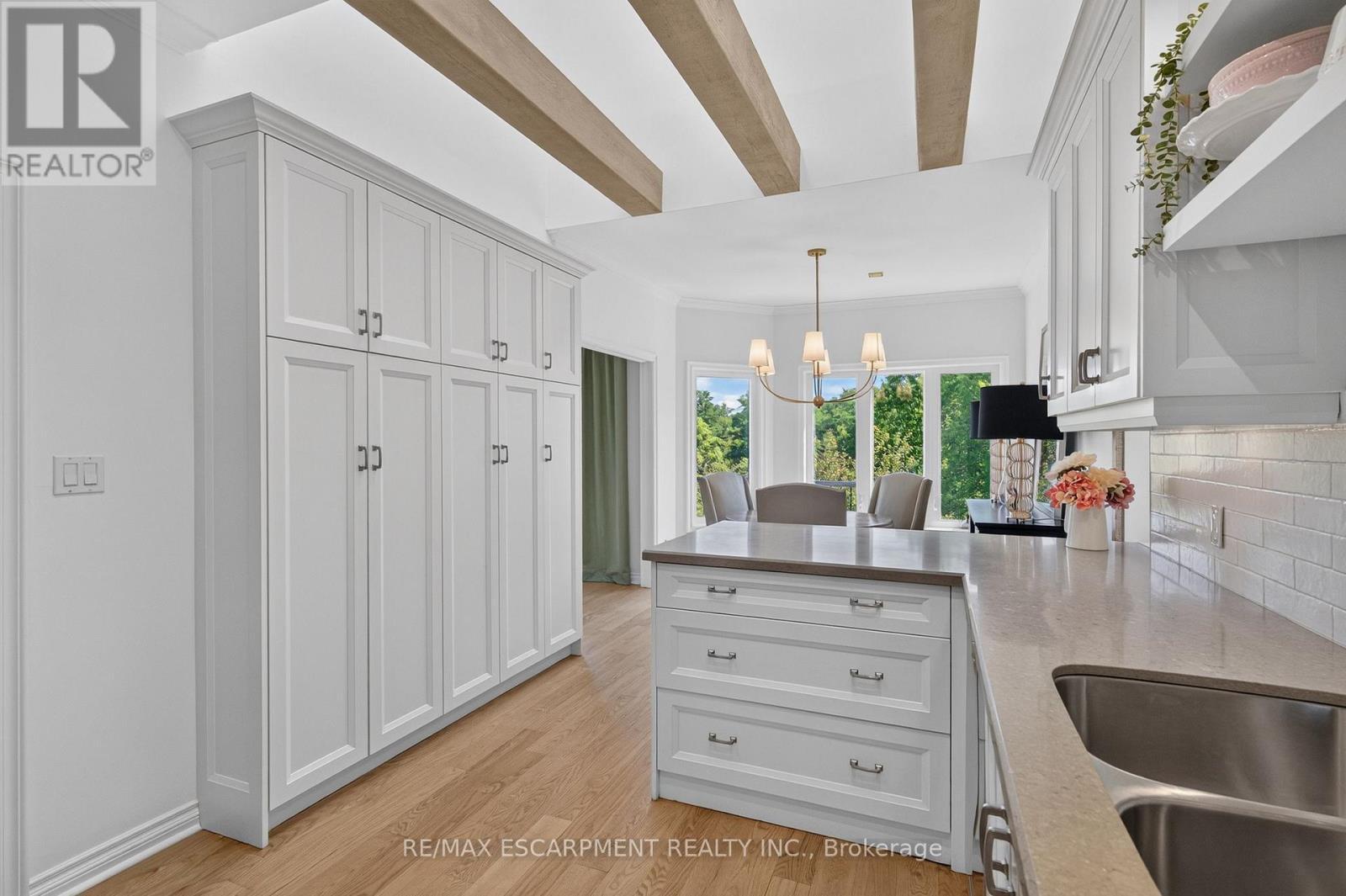112 Fairwood Place W, Burlington, ON