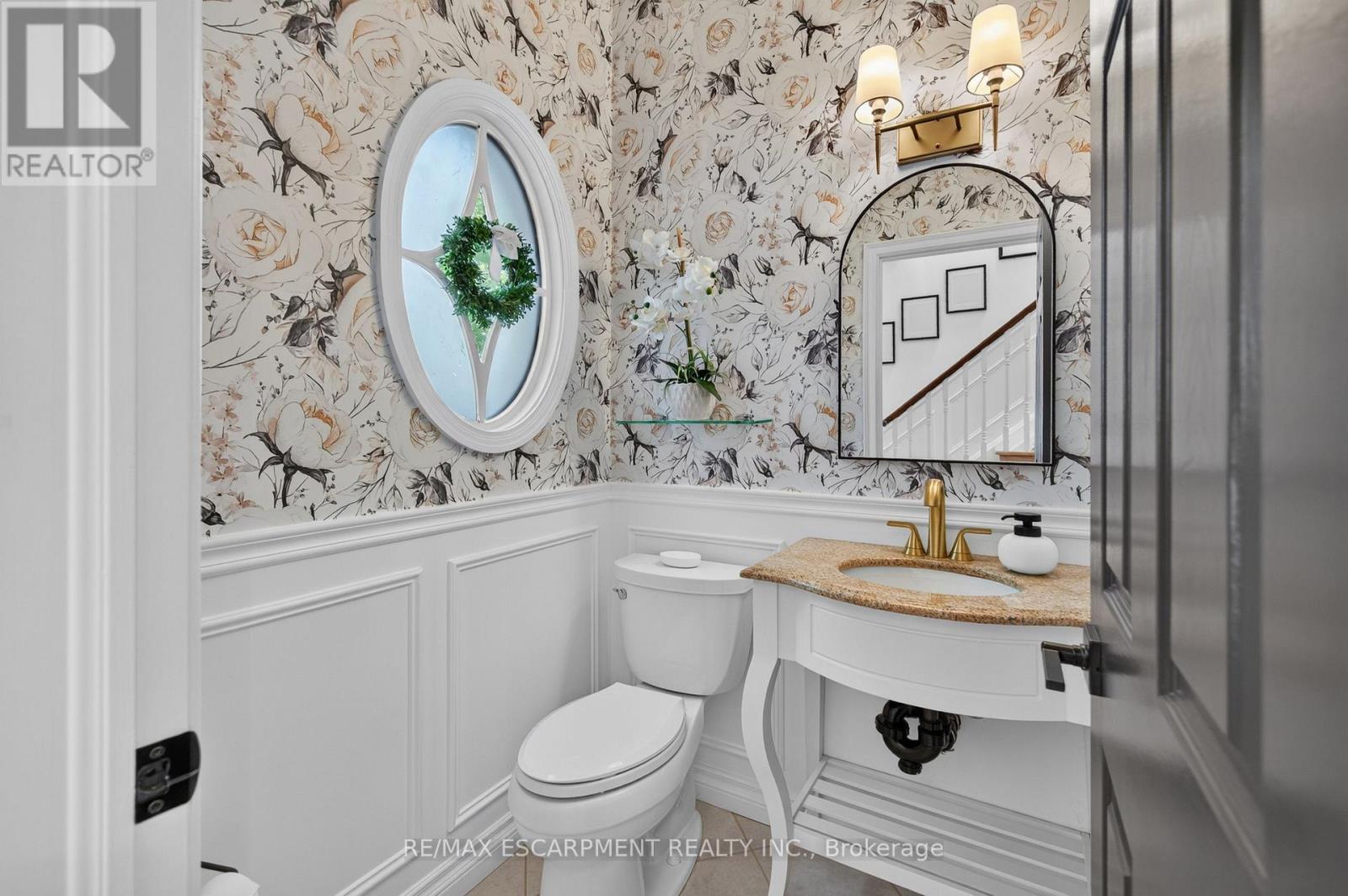 Updated powder room - 112 Fairwood Place W, Burlington, ON