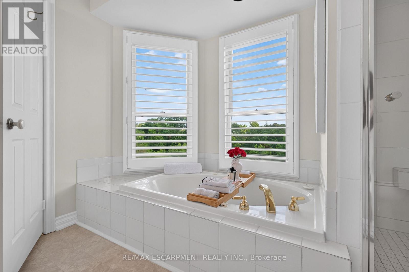 112 Fairwood Place W, Burlington, ON