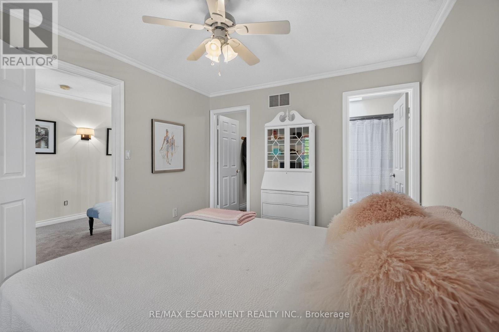 112 Fairwood Place W, Burlington, ON