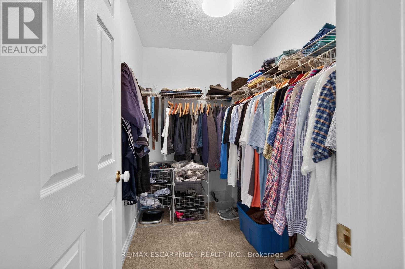 Walk-in closet - 112 Fairwood Place W, Burlington, ON