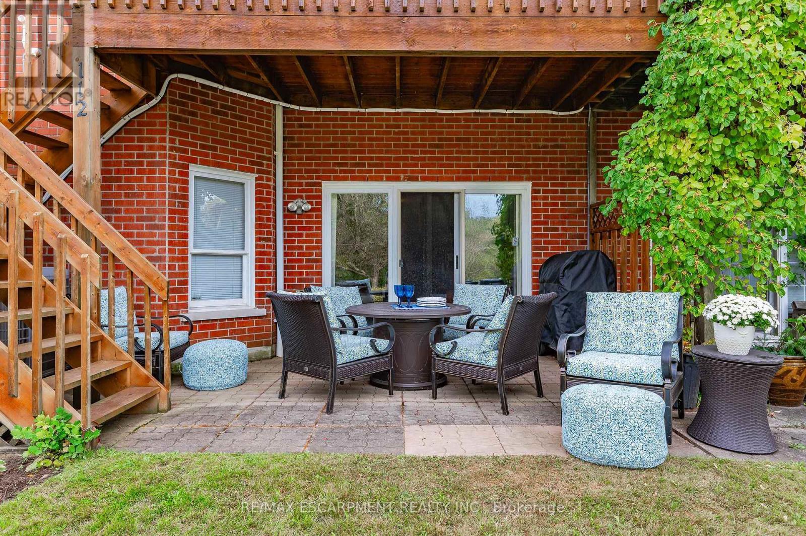 112 Fairwood Place W, Burlington, ON