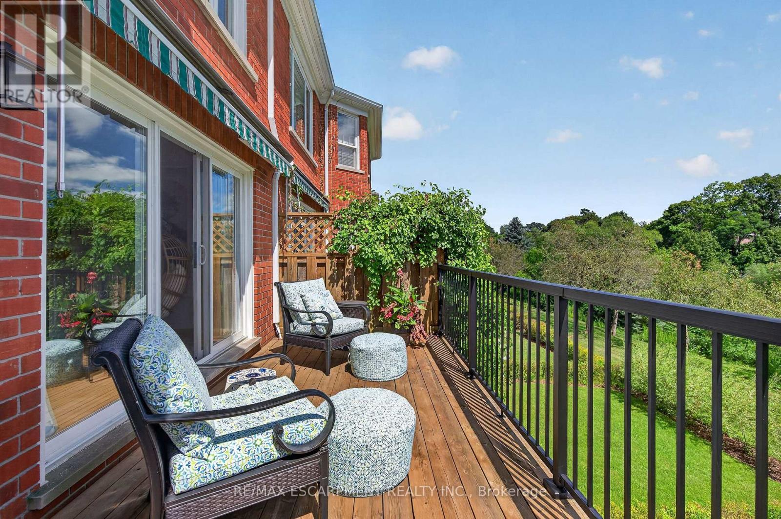 112 Fairwood Place W, Burlington, ON