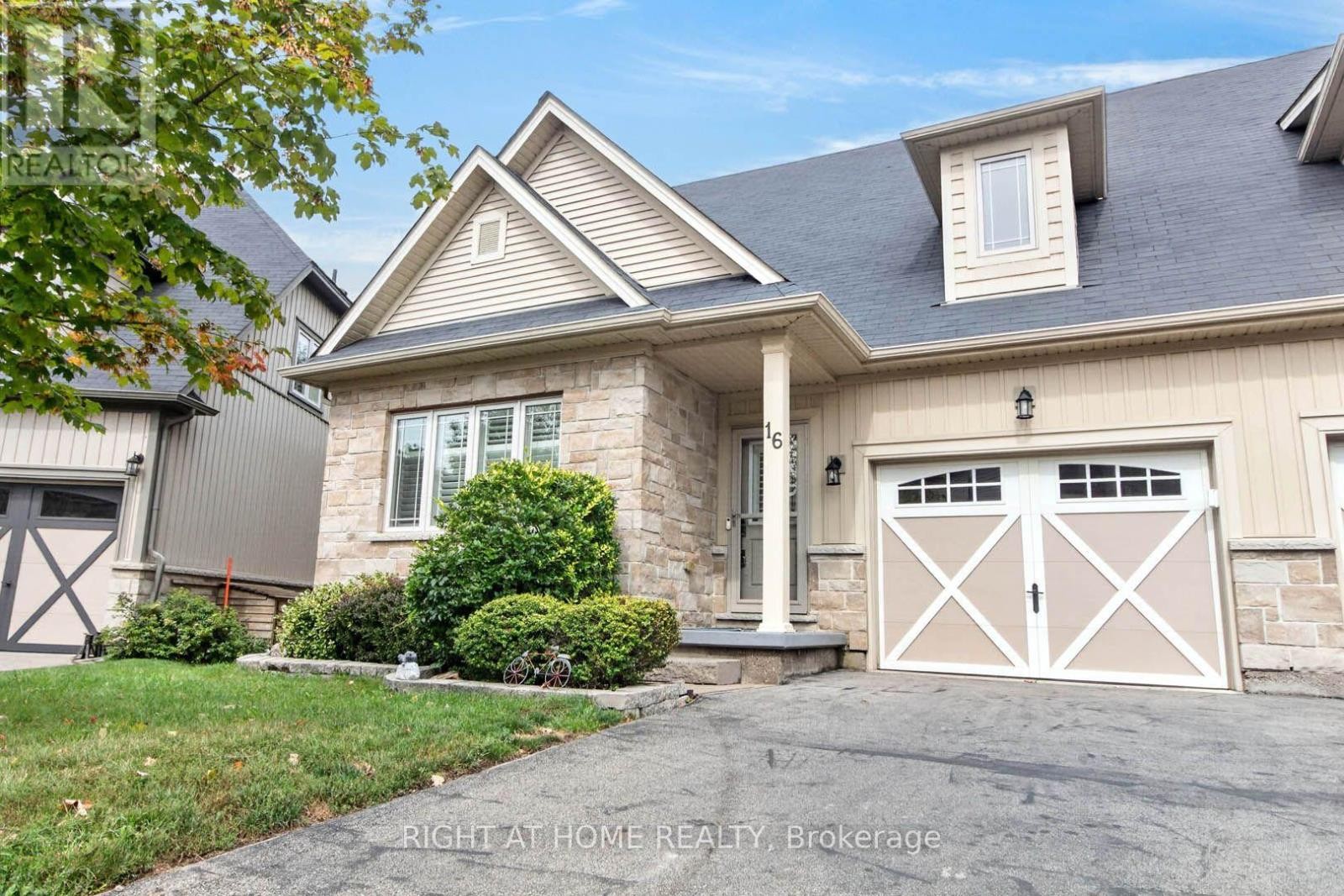 16 Rolling Lane, Hamilton, ON