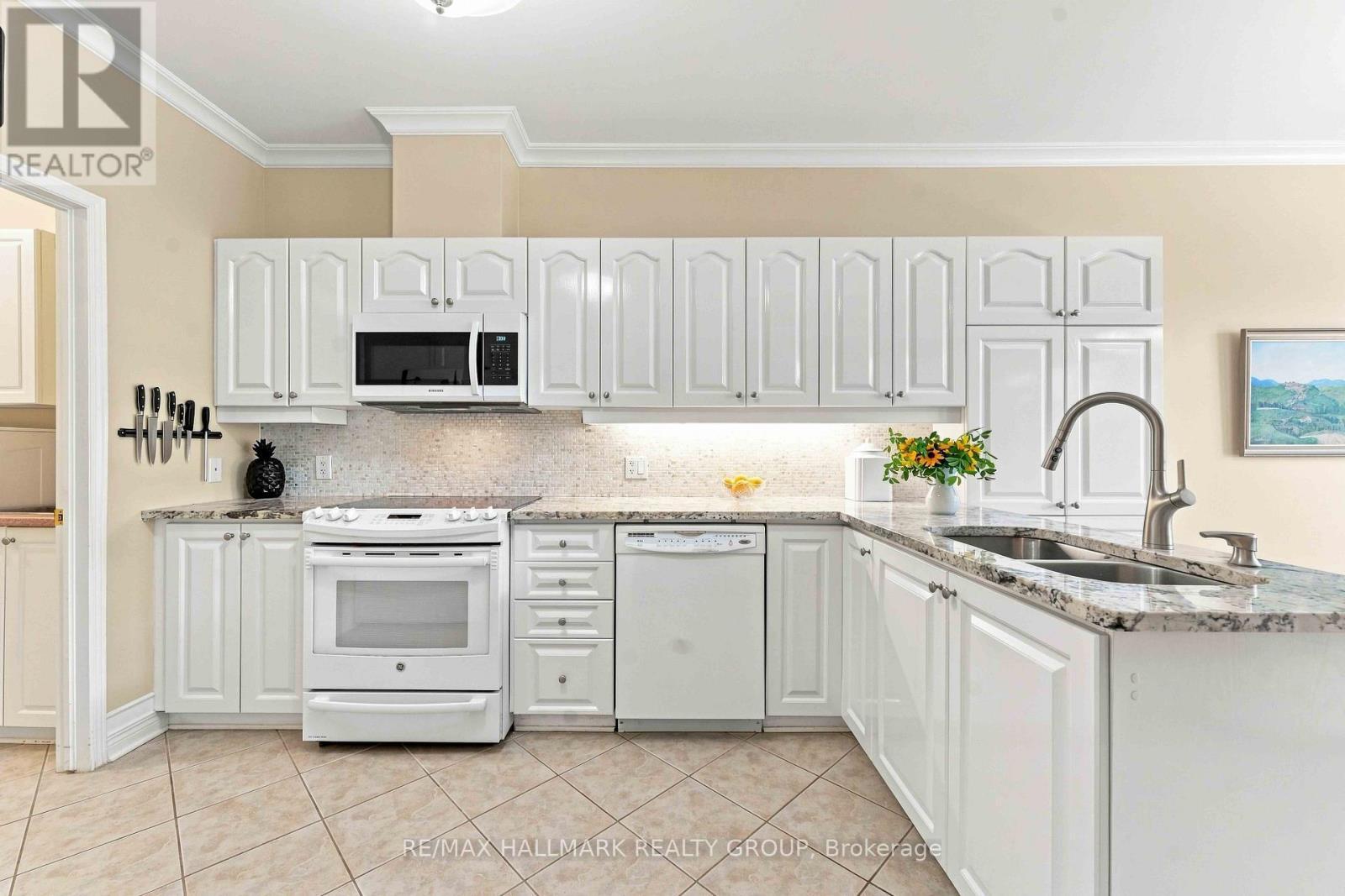 121 Bartlett Private, Ottawa, ON