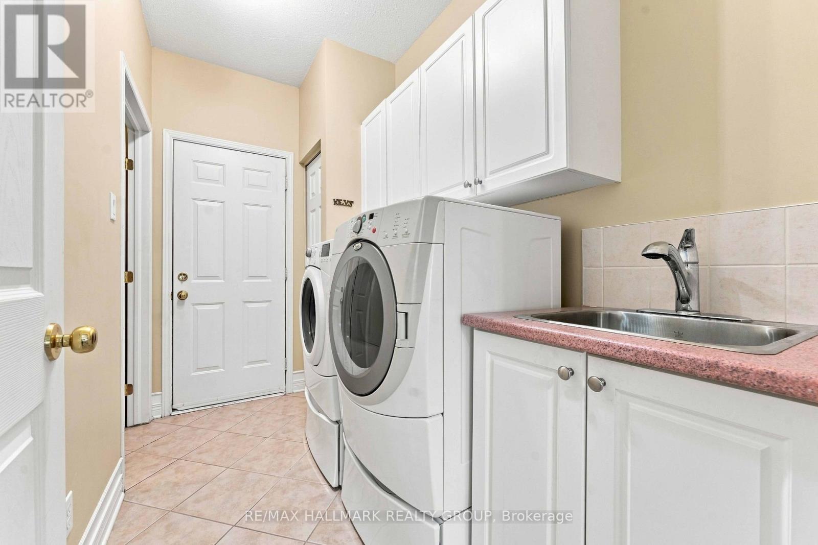 121 Bartlett Private, Ottawa, ON