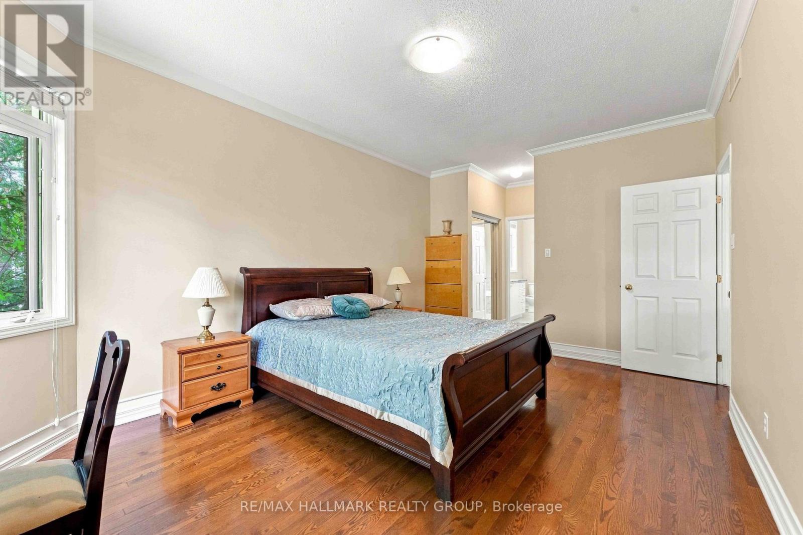 121 Bartlett Private, Ottawa, ON