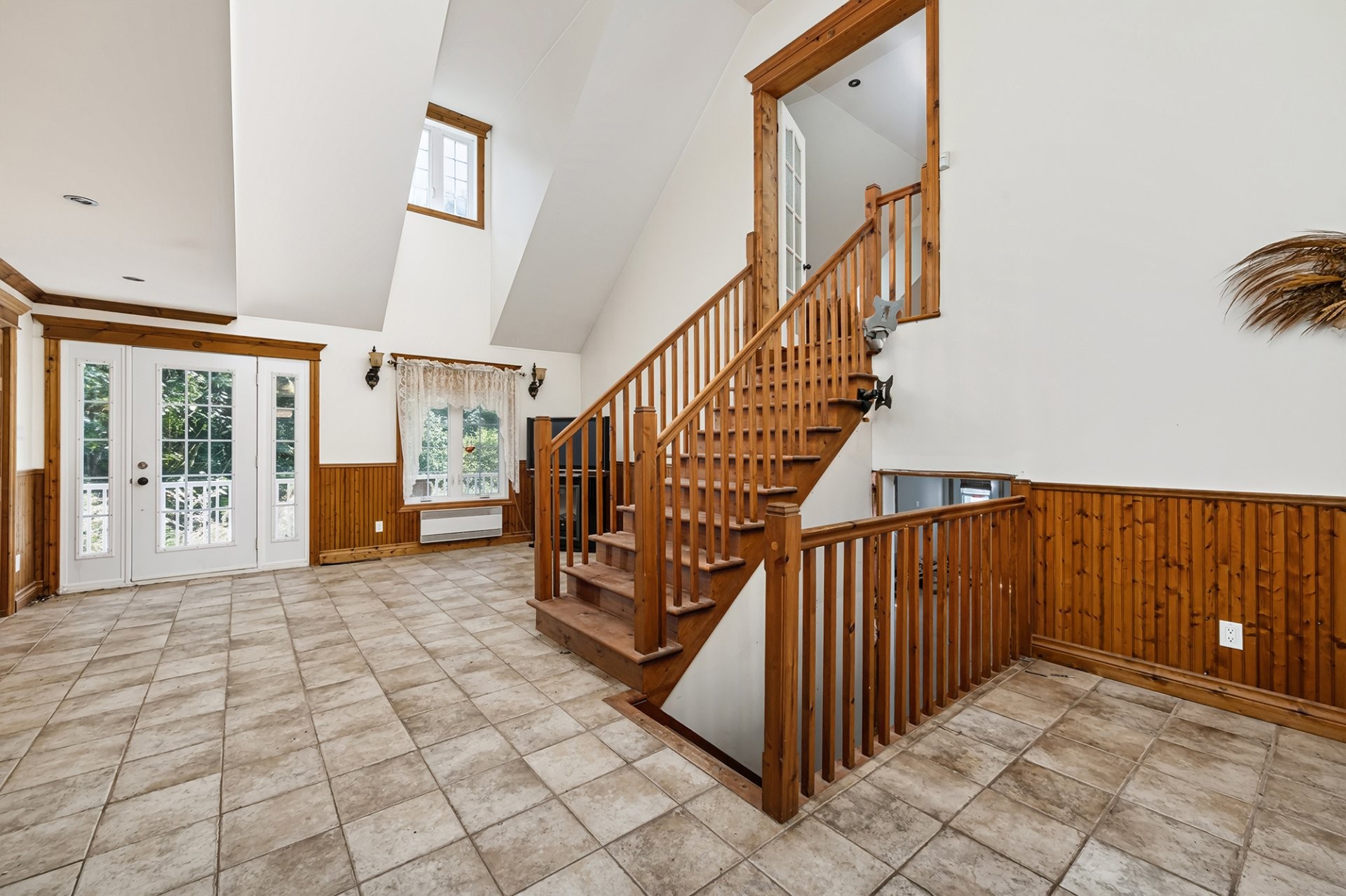 Living Room - 60 Rue Maréchal-Ferrant, Saint-Calixte, QC