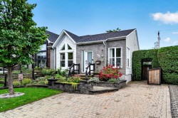 64 Rue Régimbald Laval (Sainte-Rose), QC H7L 5G4