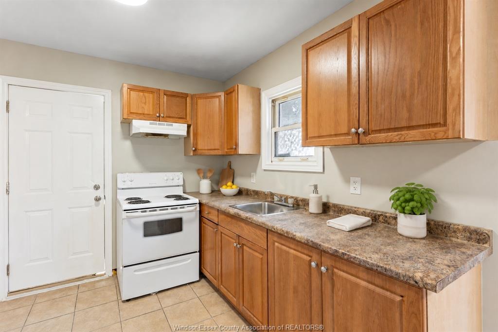 955 Mcewan, Windsor, ON