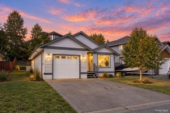 2717 Kendal Ave Cumberland, BC V0R 1S0