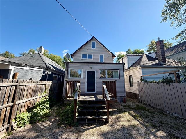 562 Beverley St, Winnipeg, MB