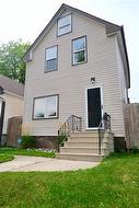 562 Beverley ST  Winnipeg, MB R3G 1V2