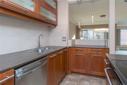 #206-2920 Cook St  Victoria, BC V8T 3S7