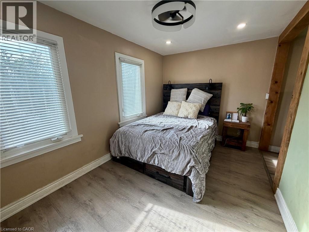 primary bedroom with amazing dressing room - 94 Howard Avenue, Hamilton, ON