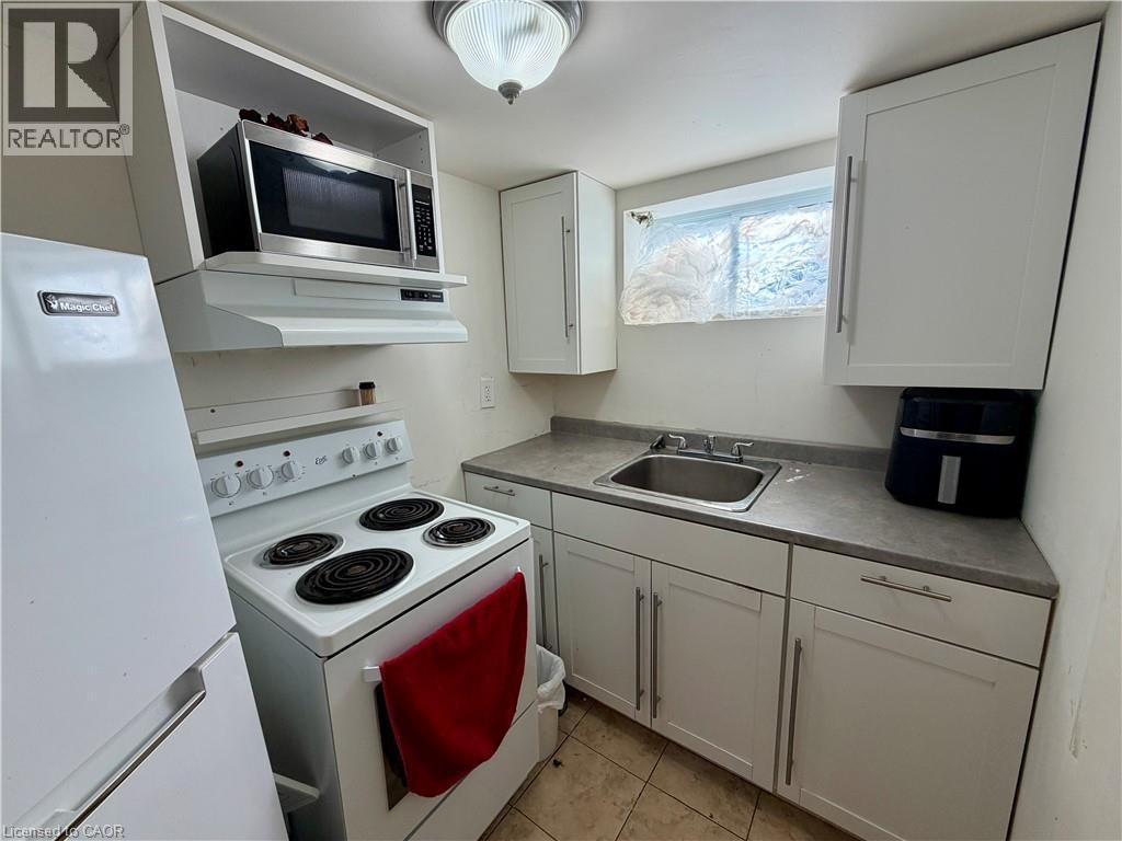 in-law suite kitchen - 94 Howard Avenue, Hamilton, ON