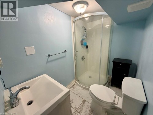 in-law suite bathroom - 94 Howard Avenue, Hamilton, ON 