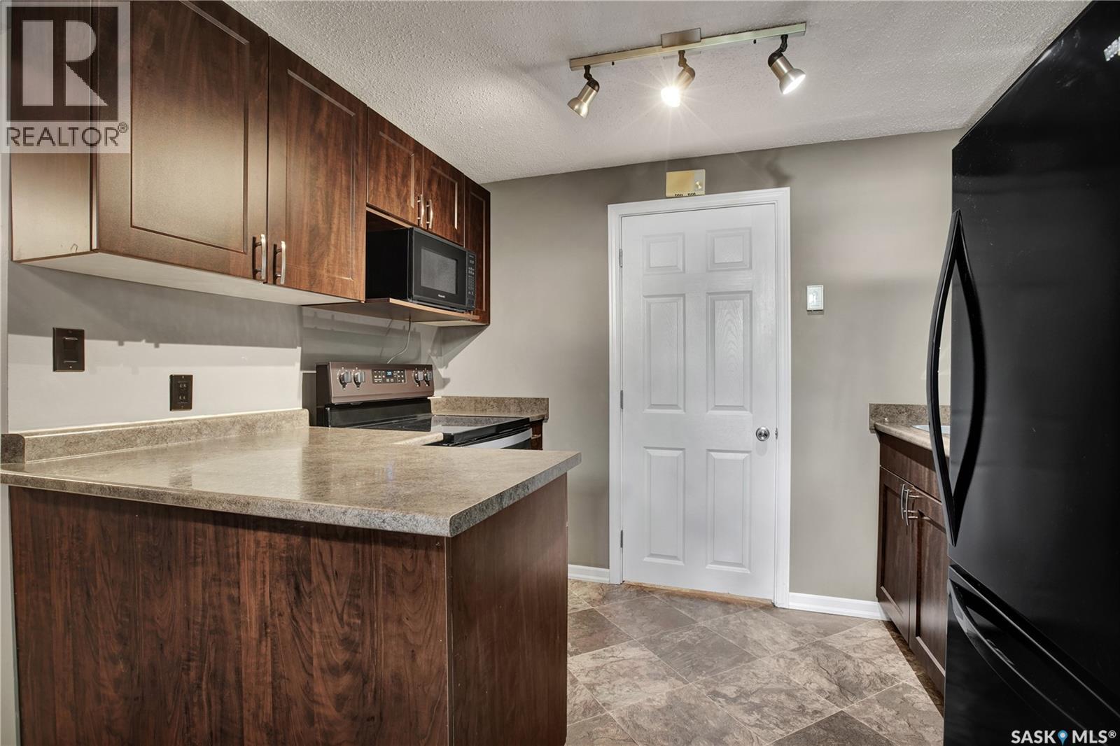 30 Yale Crescent, Saskatoon, SK