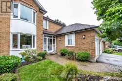 29 VALLEYCREST DRIVE Clarington (Courtice), ON L1E 1J2