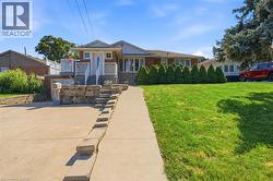 13 LAKESIDE Drive Grimsby, ON L3M 2K8