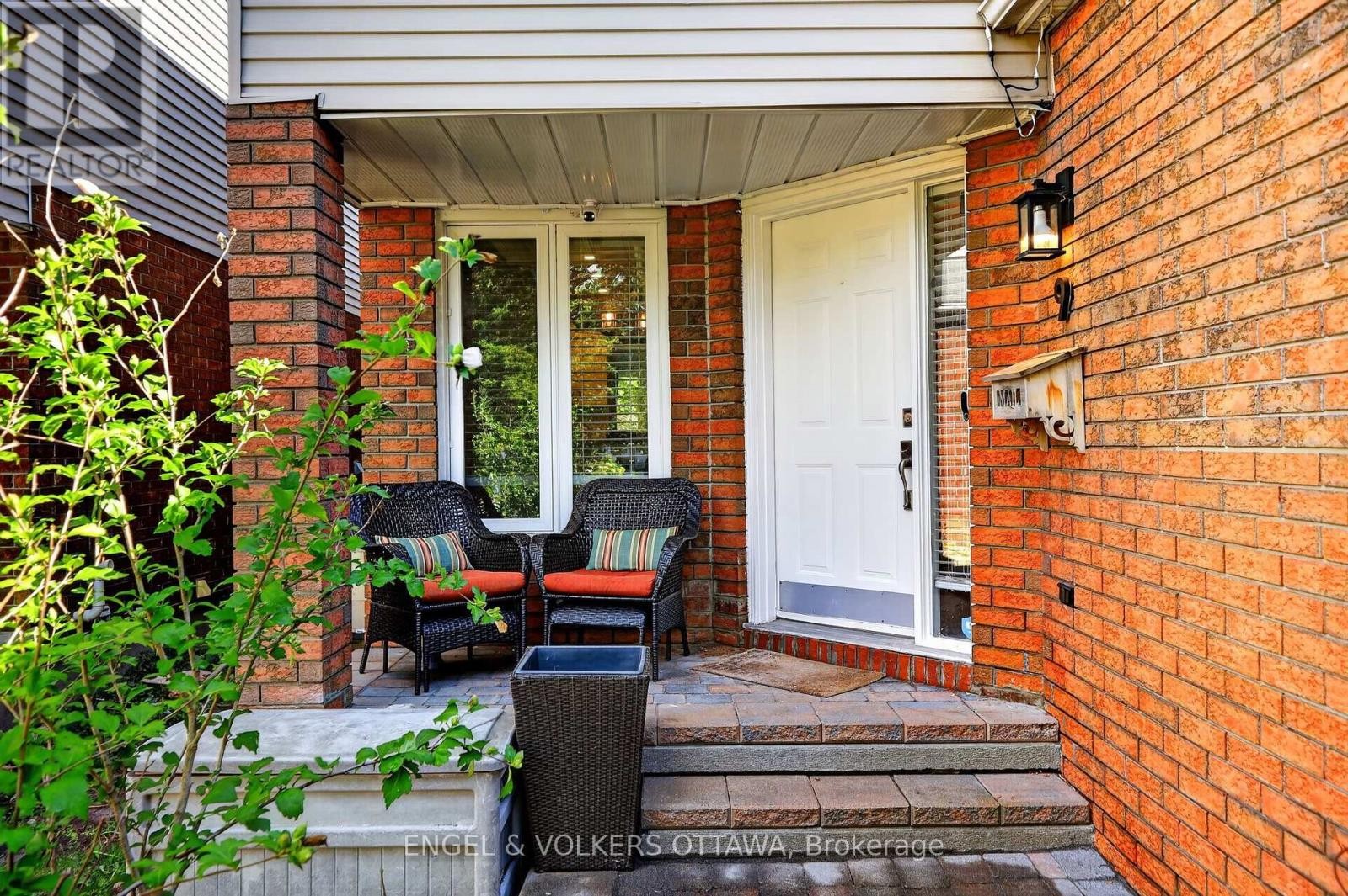 9 Streamwood Lane, Ottawa, ON