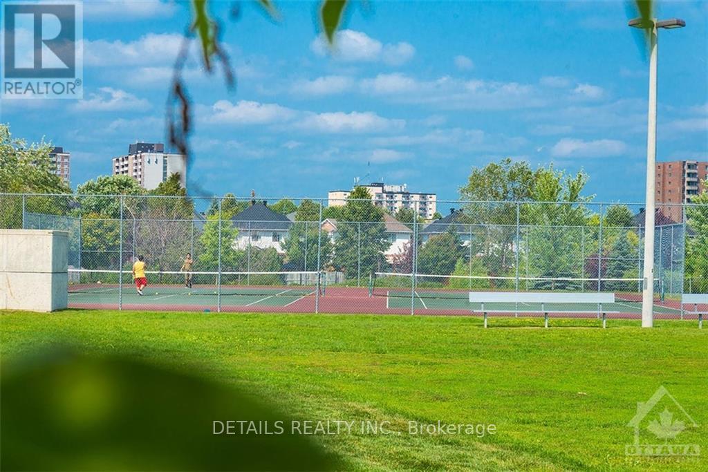12 Manhattan Crescent, Ottawa, ON