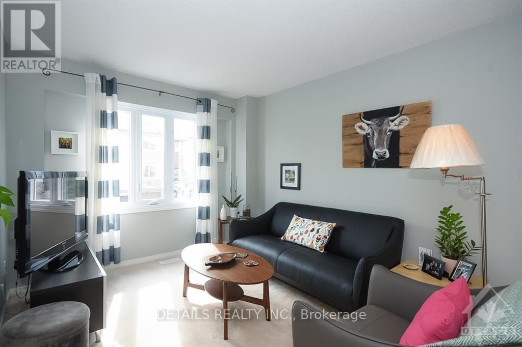 12 Manhattan Crescent, Ottawa, ON