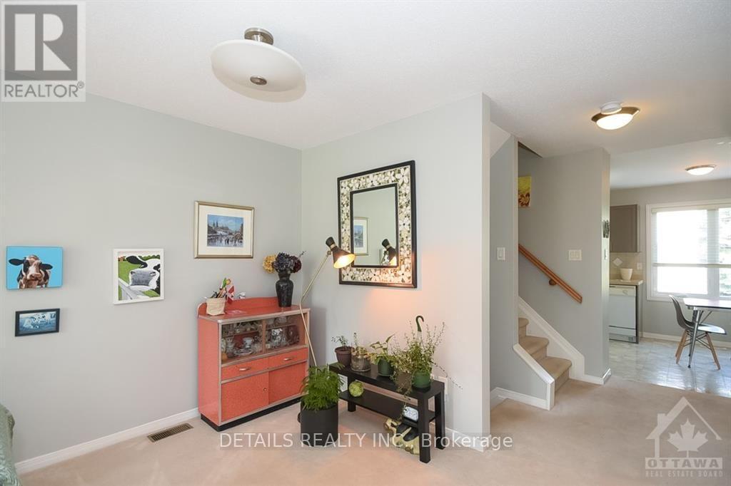 12 Manhattan Crescent, Ottawa, ON