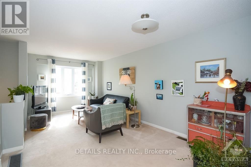 12 Manhattan Crescent, Ottawa, ON