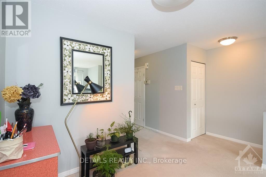 12 Manhattan Crescent, Ottawa, ON