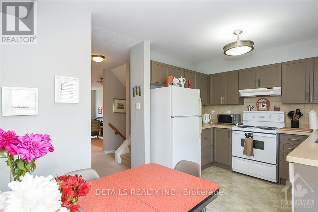 12 Manhattan Crescent, Ottawa, ON