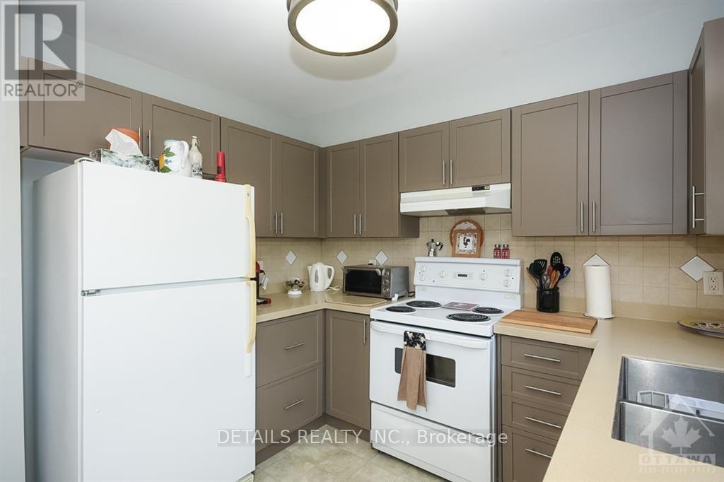 12 Manhattan Crescent, Ottawa, ON