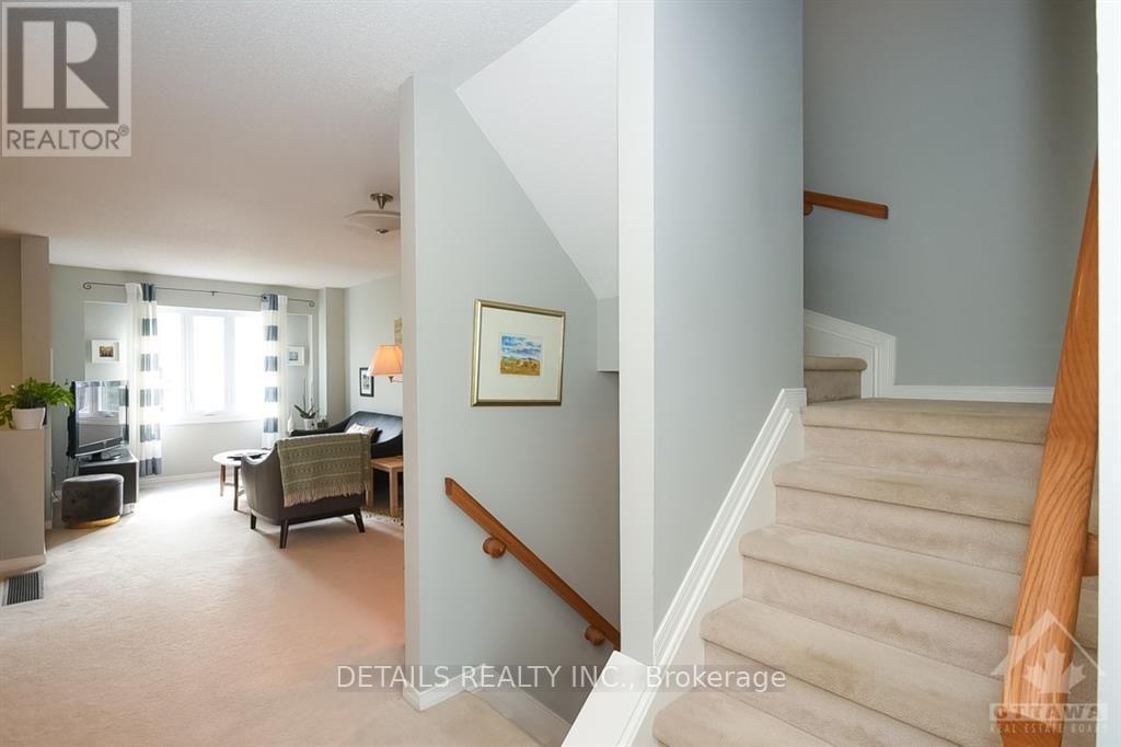 12 Manhattan Crescent, Ottawa, ON