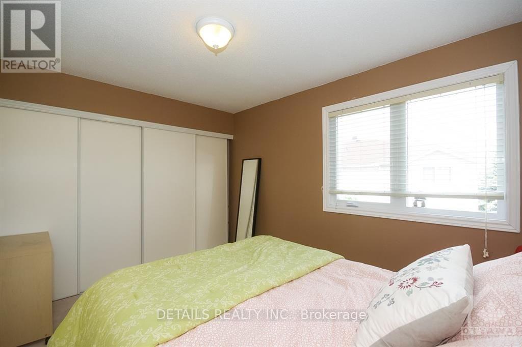 12 Manhattan Crescent, Ottawa, ON