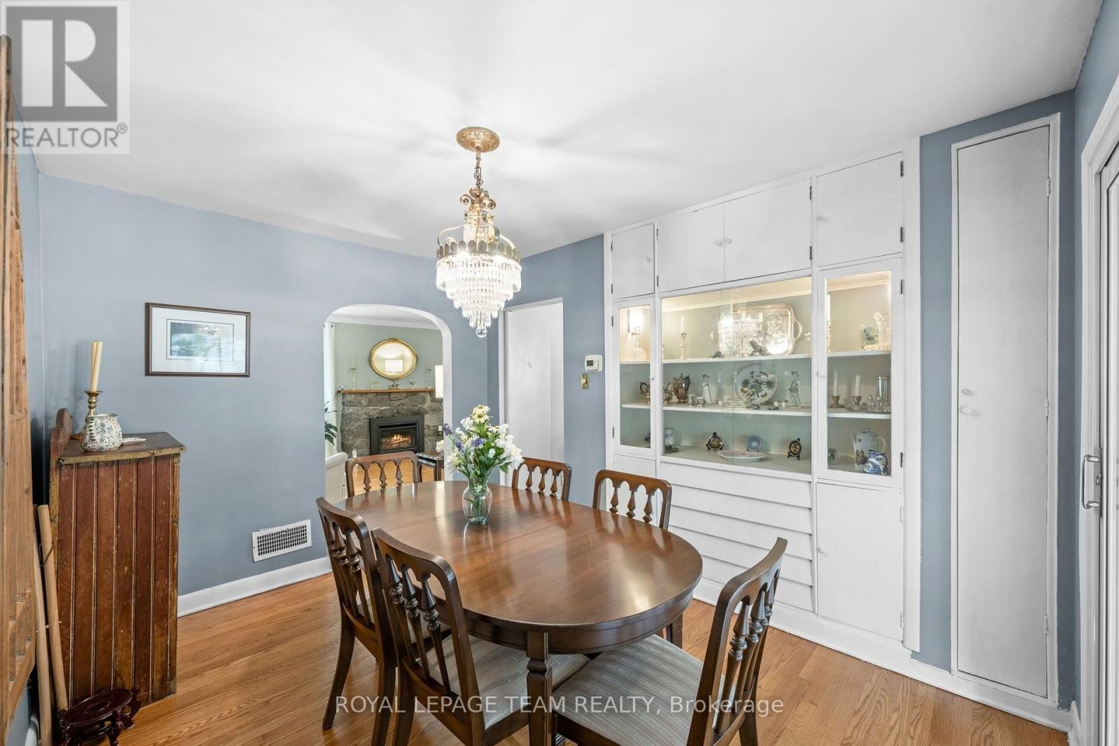 2009 Alta Vista Drive, Ottawa, ON