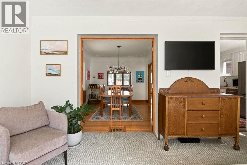 66 Edgemont Street S, Hamilton, ON