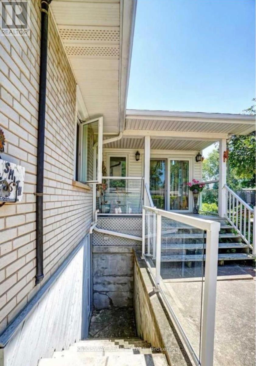 16 Plainsman Road, Mississauga, ON