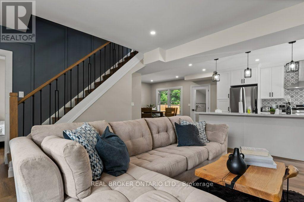493 Crosby Avenue, Burlington, ON