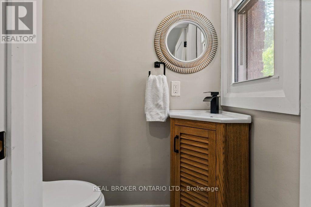 493 Crosby Avenue, Burlington, ON