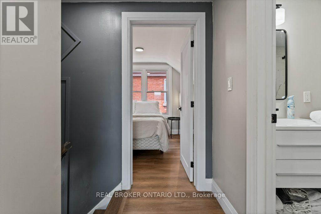 493 Crosby Avenue, Burlington, ON