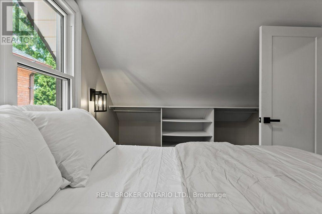 493 Crosby Avenue, Burlington, ON