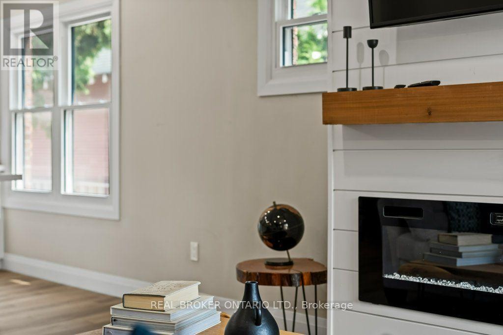 493 Crosby Avenue, Burlington, ON