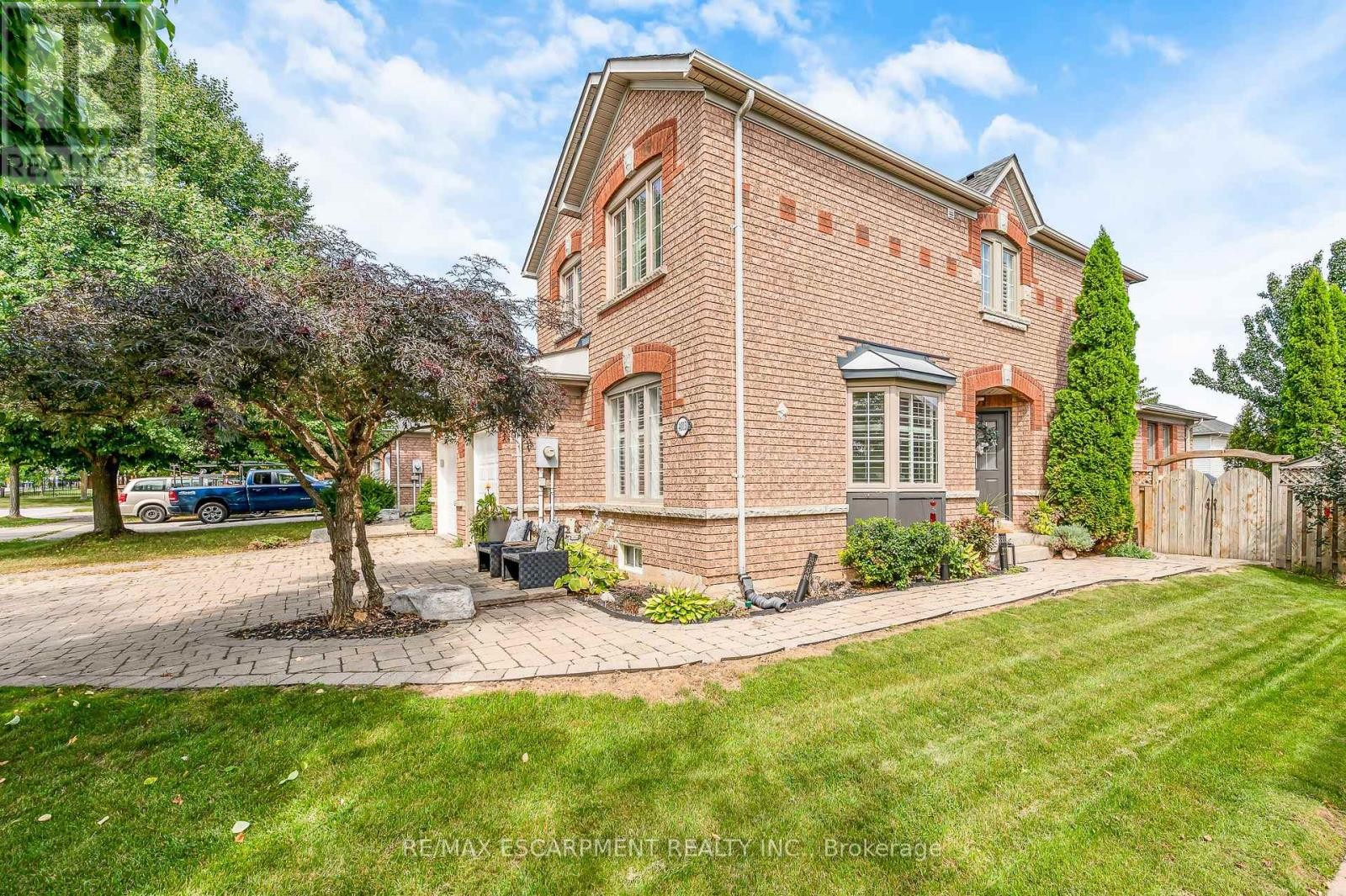 End unit - attached only by the garage - 4013 Jarvis Crescent, Burlington, ON